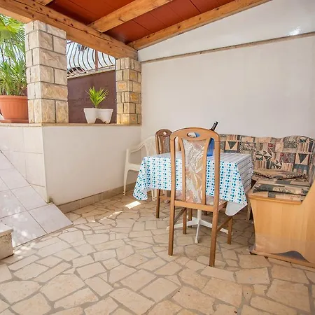 Daire One-bedroom In Porec/istrien 9924 Poreč